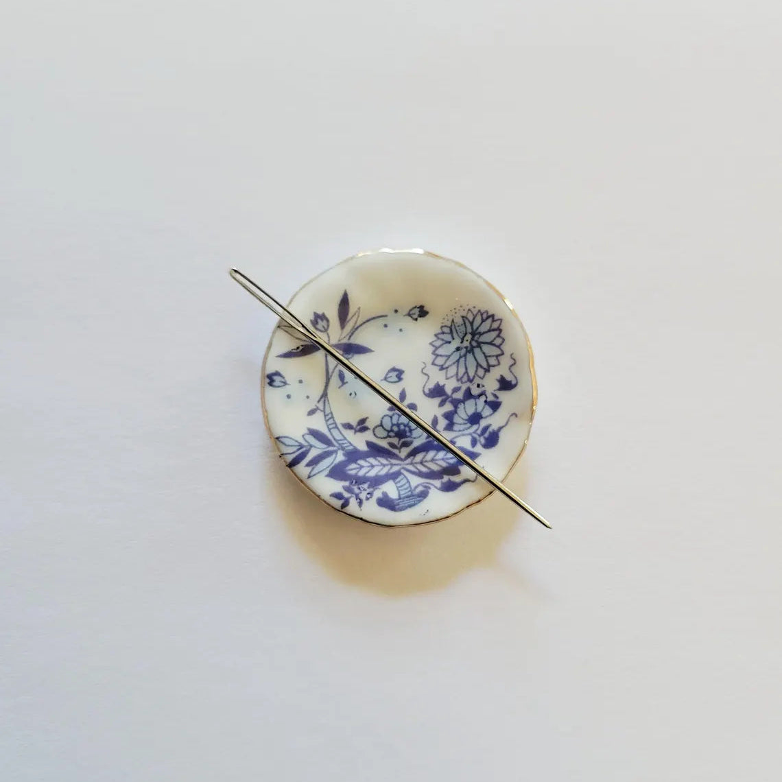 Tea Plate Needle Minder