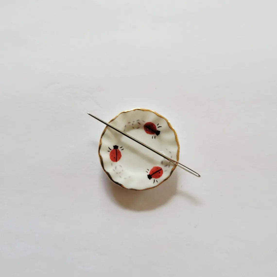 Tea Plate Needle Minder