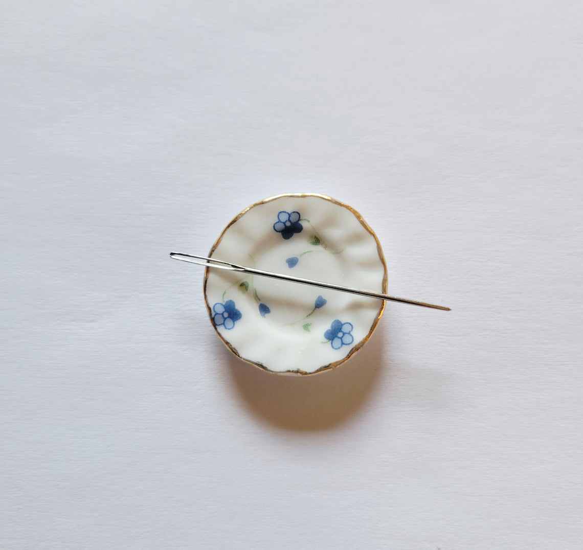 Tea Plate Needle Minder