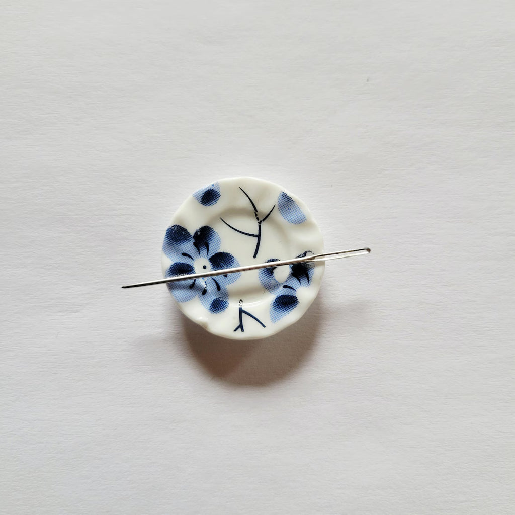 Tea Plate Needle Minder
