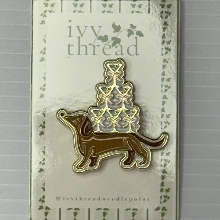 Weenie with a Tinis Needle minder